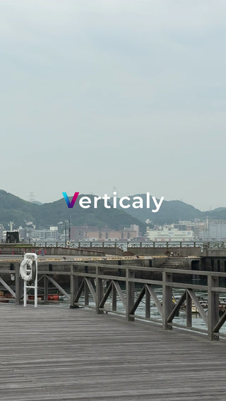 木製デッキと風景