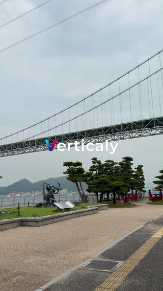 橋と街並み、穏やかな風景