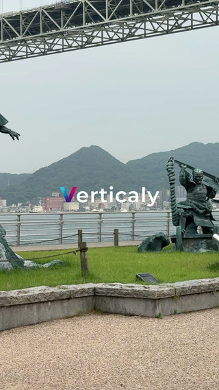 歴史を感じる武者像