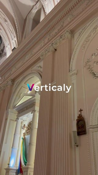 教会内部の荘厳な空間