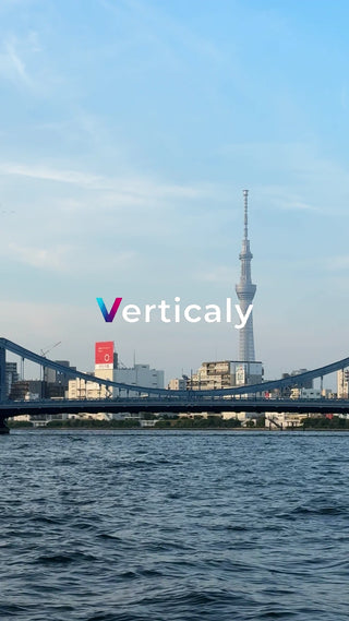 都会の橋とスカイツリー