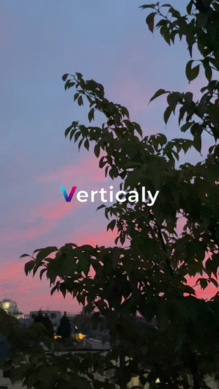 夕焼けと木のシルエット