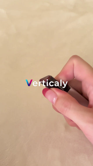 リップを塗る、ネイル