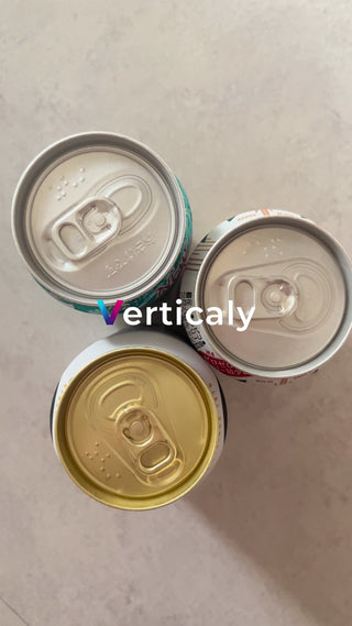 3色の缶、上からのアングル