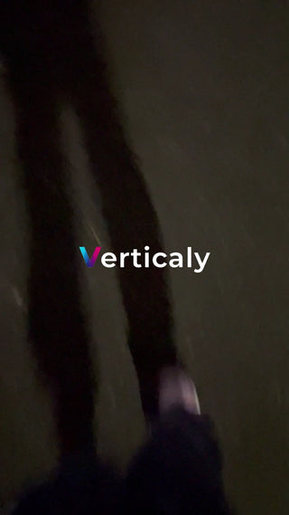 夜の街を歩く、足元