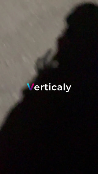 雪景色を歩く後ろ姿