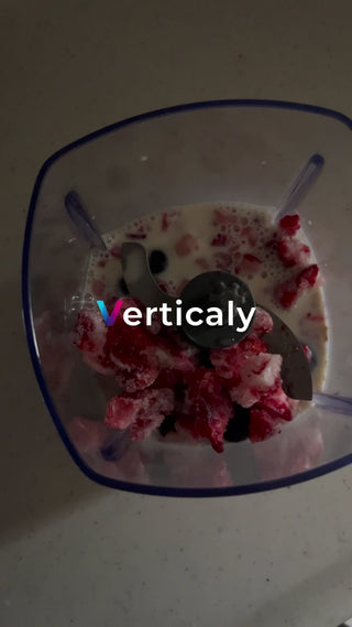 材料を混ぜる、スムージー作り