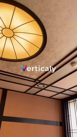 豪華な内装、円形ライト