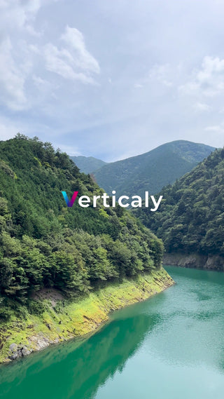 湖畔の風景、エメラルドグリーン