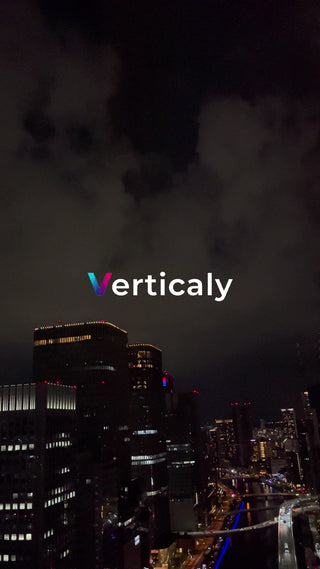 都会の夜景、煌めく光と影