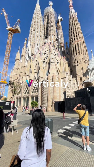 サグラダファミリア観光、青空の下