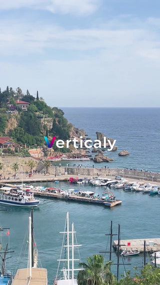 港町を望む、穏やかな風景