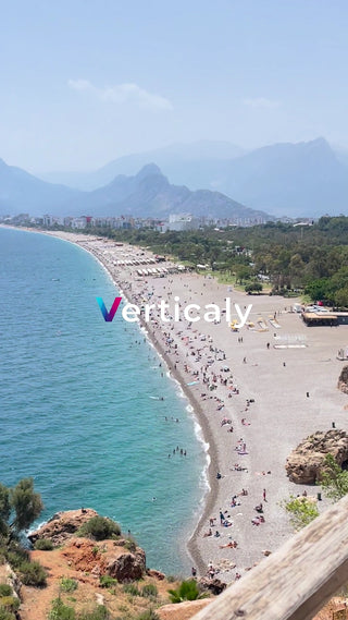 ビーチ沿いの賑わい