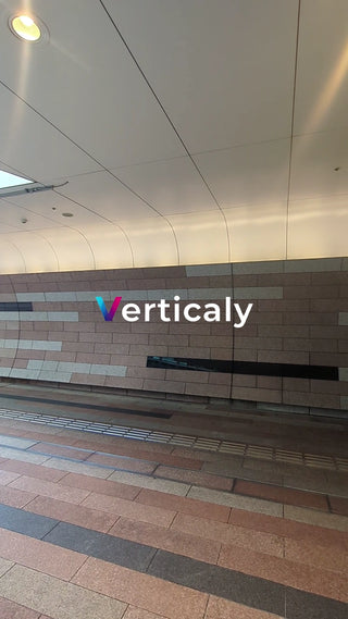 都会の駅、レンガ造りの壁