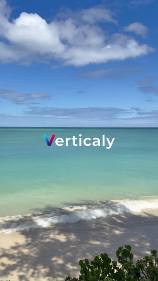 穏やかな海と空、青の世界