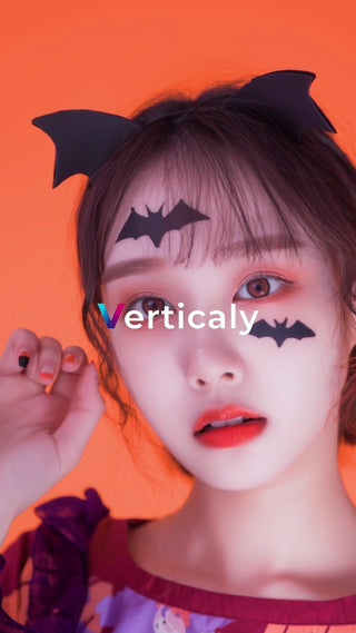 ハロウィンメイク、楽しむ女性