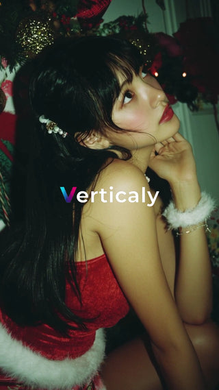 クリスマス、赤いドレスの女性