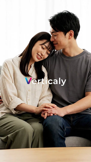 寄り添う二人の笑顔、幸せ