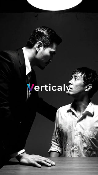 対峙する二人、緊迫感