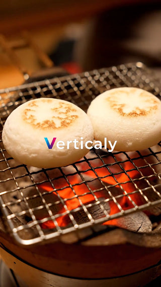 焼き網で焼く餅、香ばしい