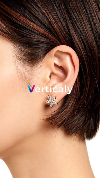 輝く花のピアス