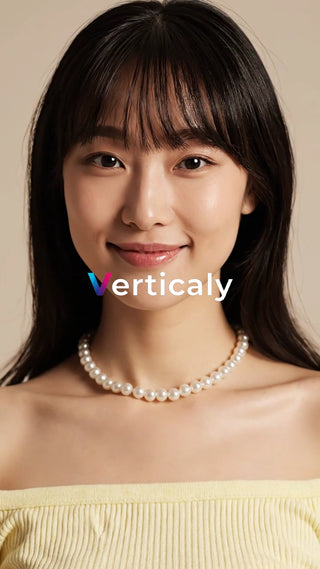 真珠のネックレス、輝く笑顔