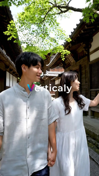 古都の街並みを歩く二人