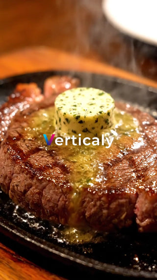 熱々ステーキ、バター溶けて