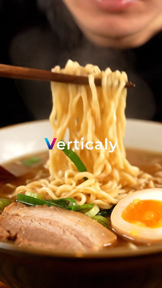 ラーメンをすする瞬間