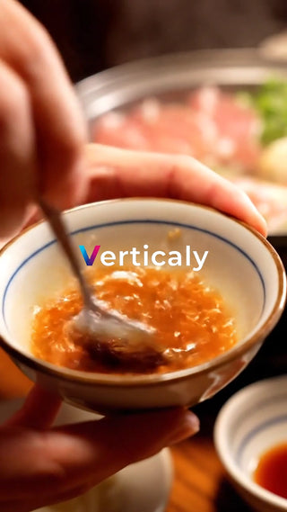 醤油を混ぜる、和食の準備