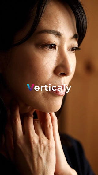 物思いにふける女性