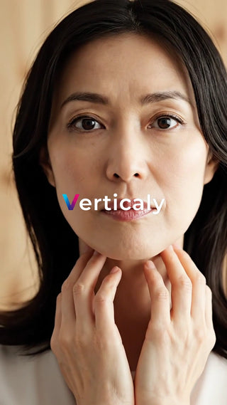 美しい横顔、指で触れる