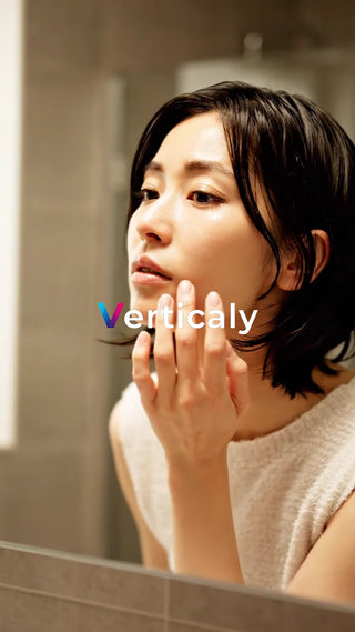 肌を触る女性、美への意識