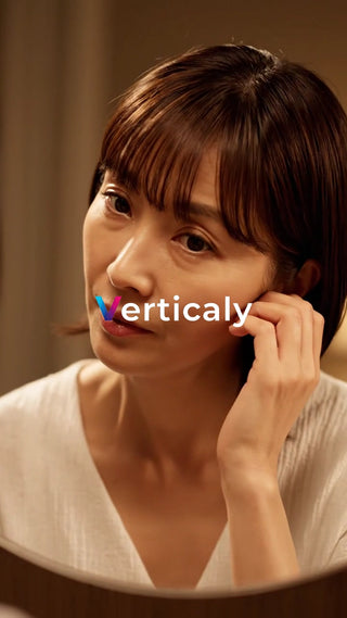 物思いにふける女性