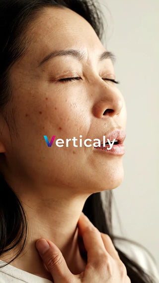 悩み顔の女性、肌の悩み