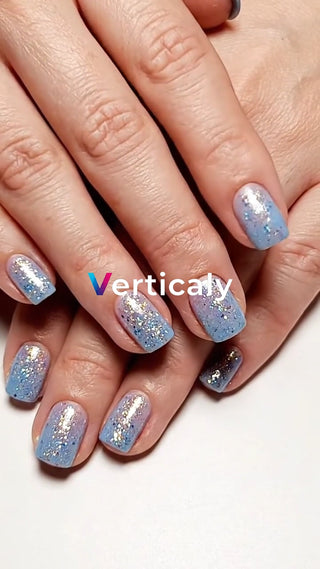 キラキラネイル、水色グラデ