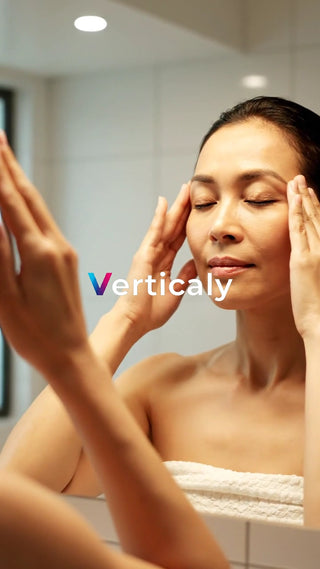 鏡を見る女性、美意識