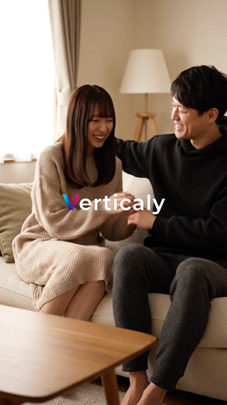 笑顔で触れ合う二人