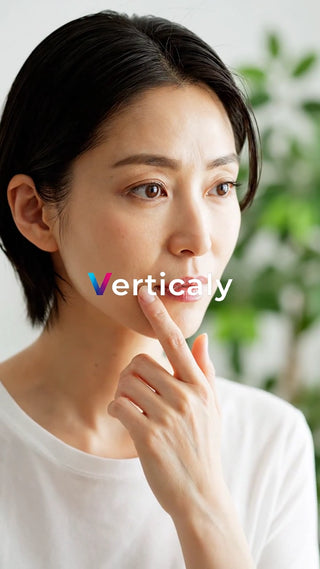 物思いにふける女性