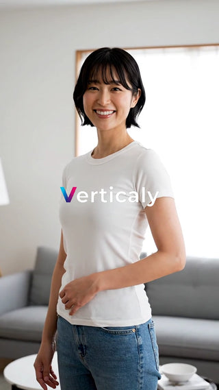 笑顔が素敵な女性、カジュアル