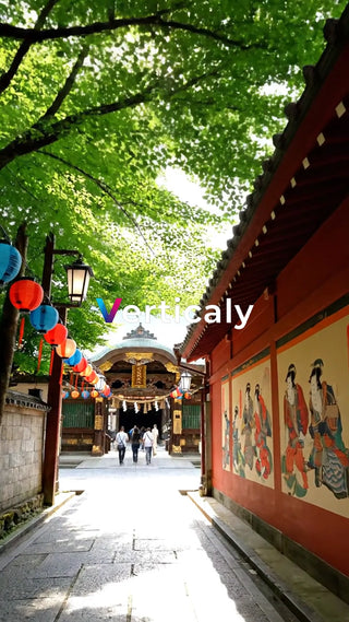 寺の参道、夏の風景