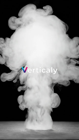 煙が渦巻く、幻想的な世界