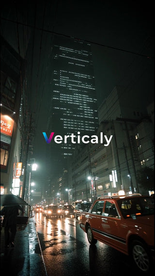 都会の夜、雨上がりの街