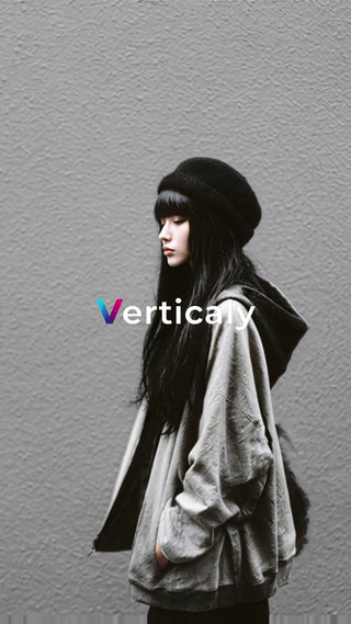 黒ニット帽の女性