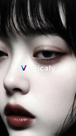 陶器のような肌、赤い唇