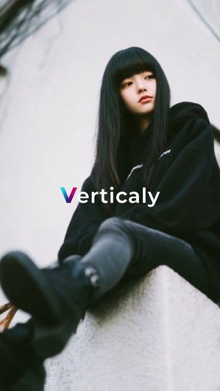 黒髪ロングの女性、くつろぎ