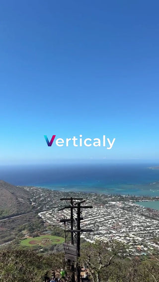 海を見下ろす街並み