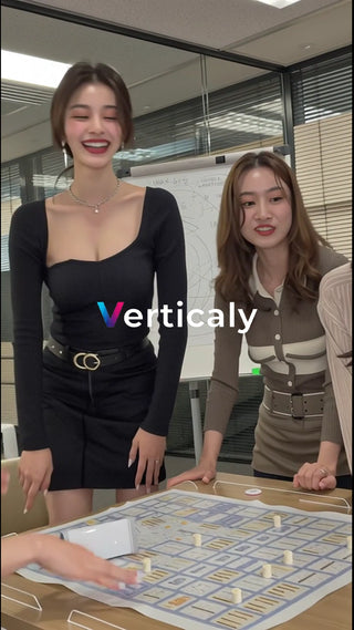 ボードゲームを楽しむ女性たち