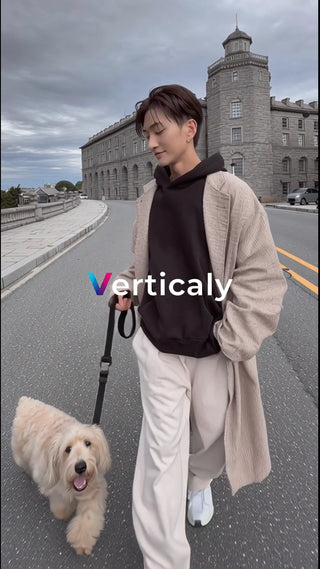 愛犬との散歩、穏やかな午後