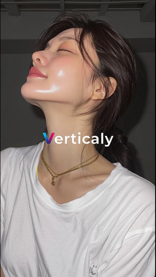 艶やかな肌、横顔の美しさ